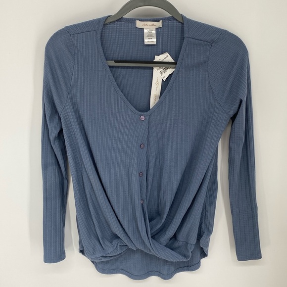 White Willow Nordstrom Faux Wrap Textured Button Front Top XS NWT - Picture 2 of 9